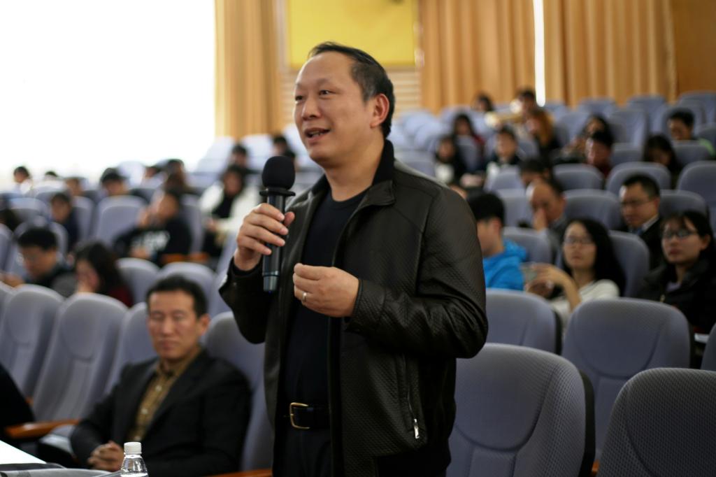 马庆华参与互动交流