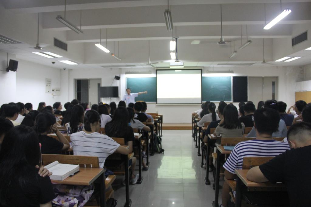 讲座现场座无虚席